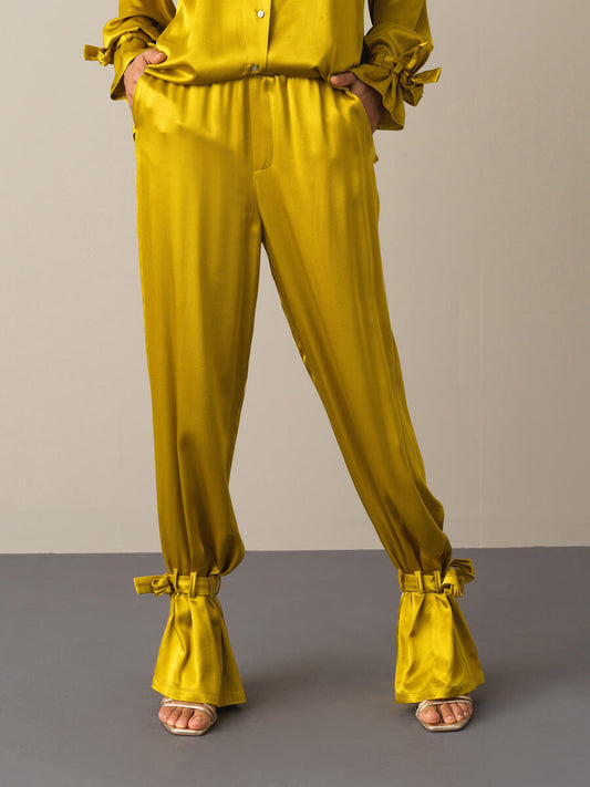 Luxuriöse Damenhose aus goldenem Satin mit Knöchelbändern | BF MODA FASHION®