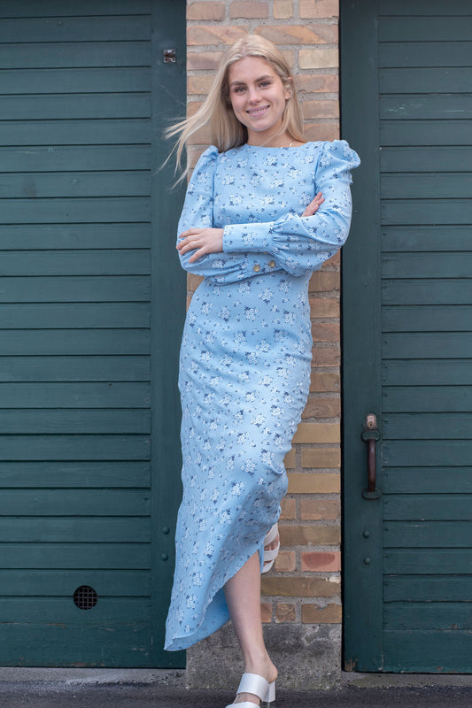 Luxe blauwe maxi-jurk met bloemenprint